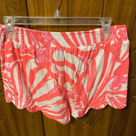 Lilly Pulitzer Shorts size M - Picture 2 of 2